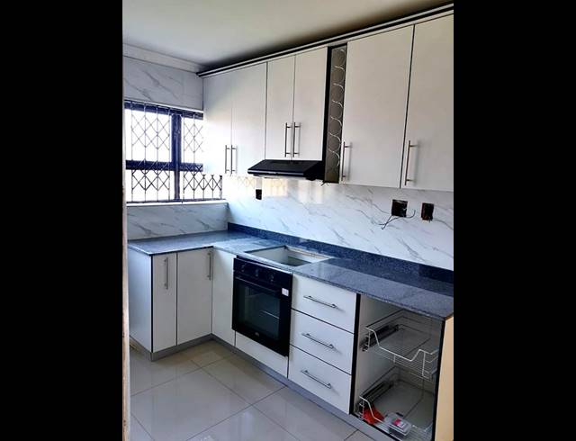 2 BEDROOM HOUSE FOR SALE IN UMLAZI Z